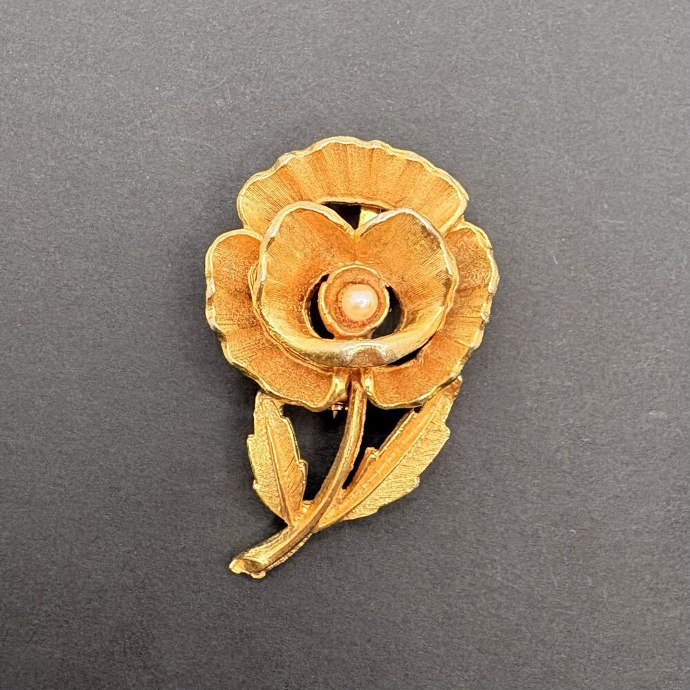 Vintage Flower Brooch Brushed Gold Tone & Faux Pearl Retro Glam Floral Nature 2"